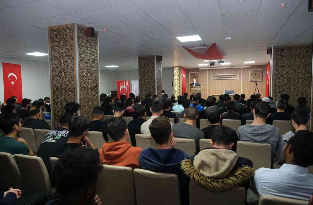 Erzincan’da KYK’da kalan üniversite öğrencilerine konferans
